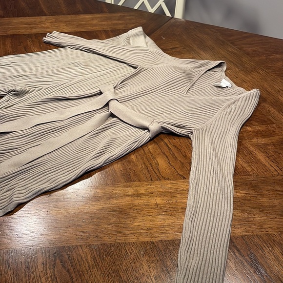 H&M Beige Ribbed Sweater Set - Picture 3 of 13